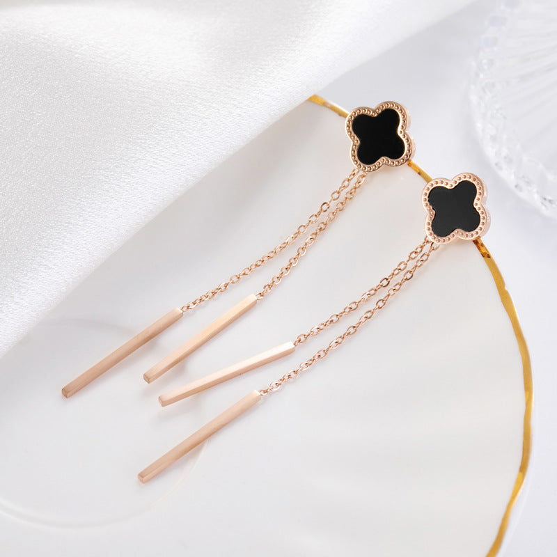 [Love Lucky]Tassel four-leaf clover stud earrings