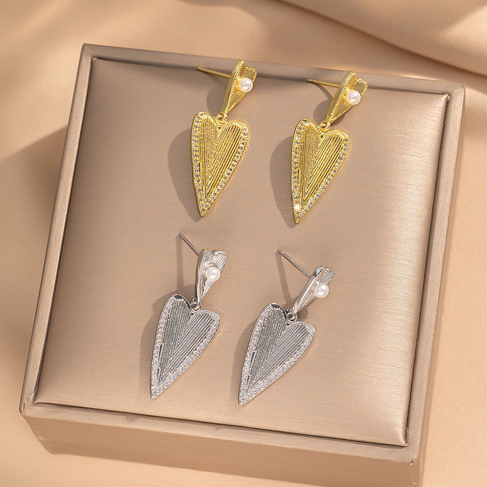 [Love Lucky]Simple love pearl stud earrings