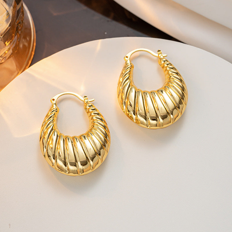 [Love Lucky]Crescent shrimp U-shaped 18k gold-plated hollow earrings